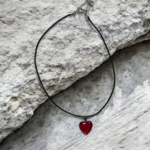Hjerte halskæde med kæde i læder.